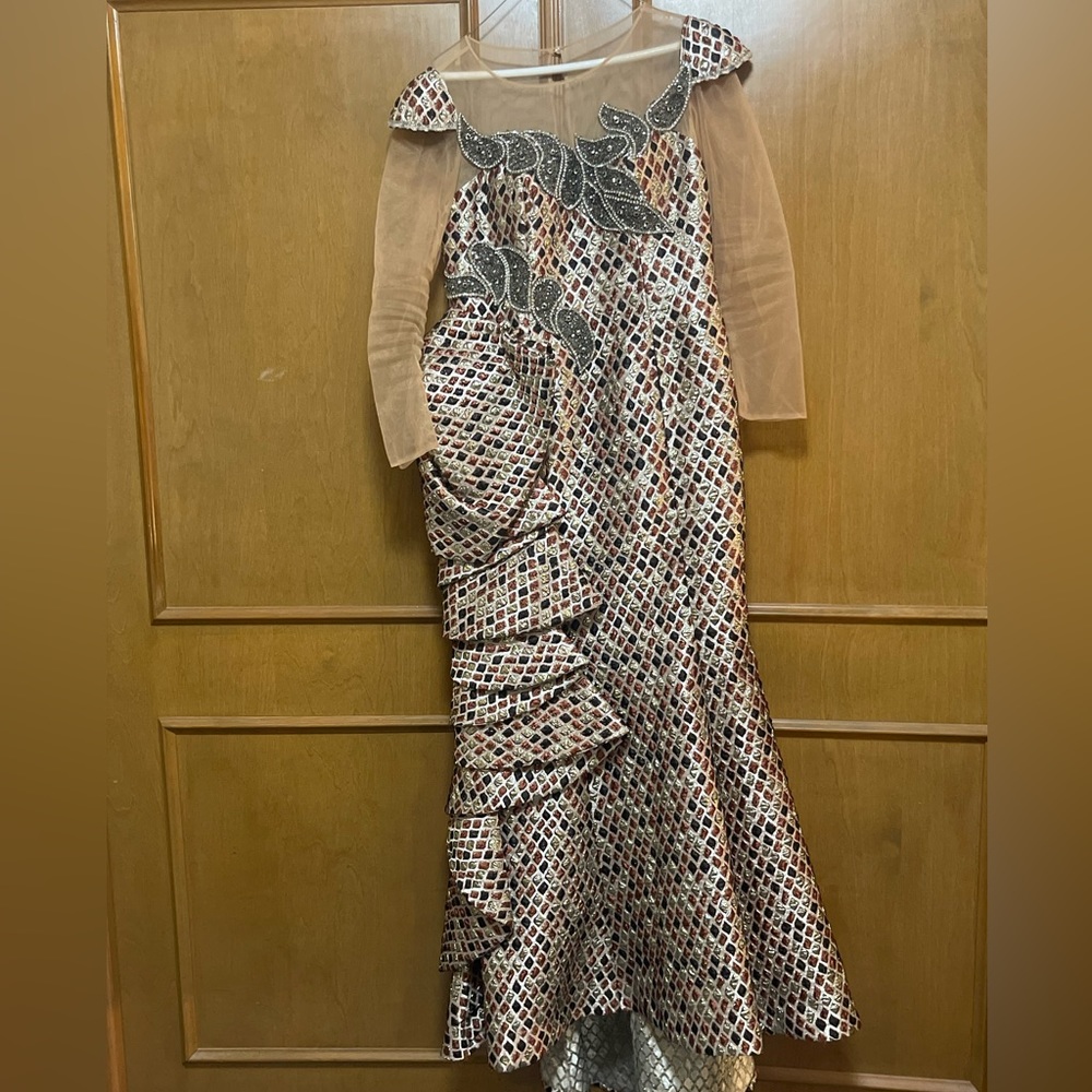 Gorgeous on, size 8 worn once, multicolored